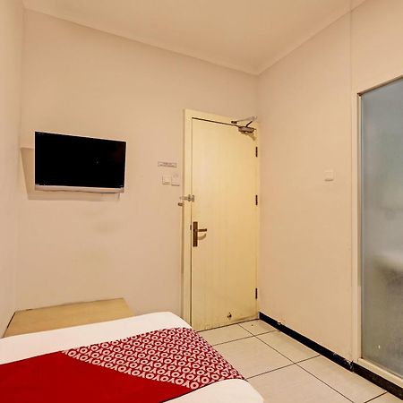 Sky Guesthouse Семаранг Екстер'єр фото