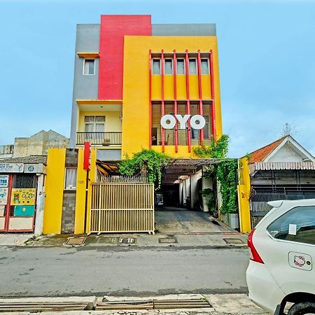Sky Guesthouse Семаранг Екстер'єр фото