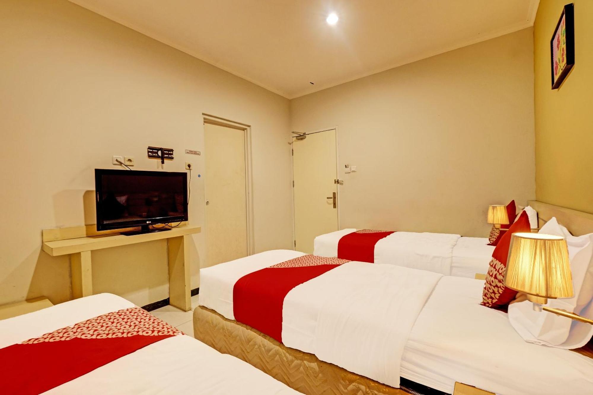 Sky Guesthouse Семаранг Екстер'єр фото