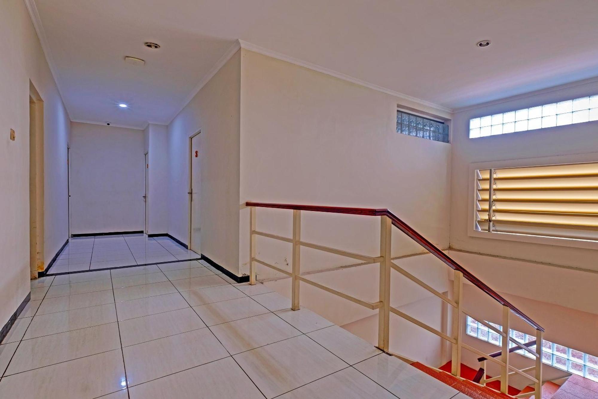Sky Guesthouse Семаранг Екстер'єр фото