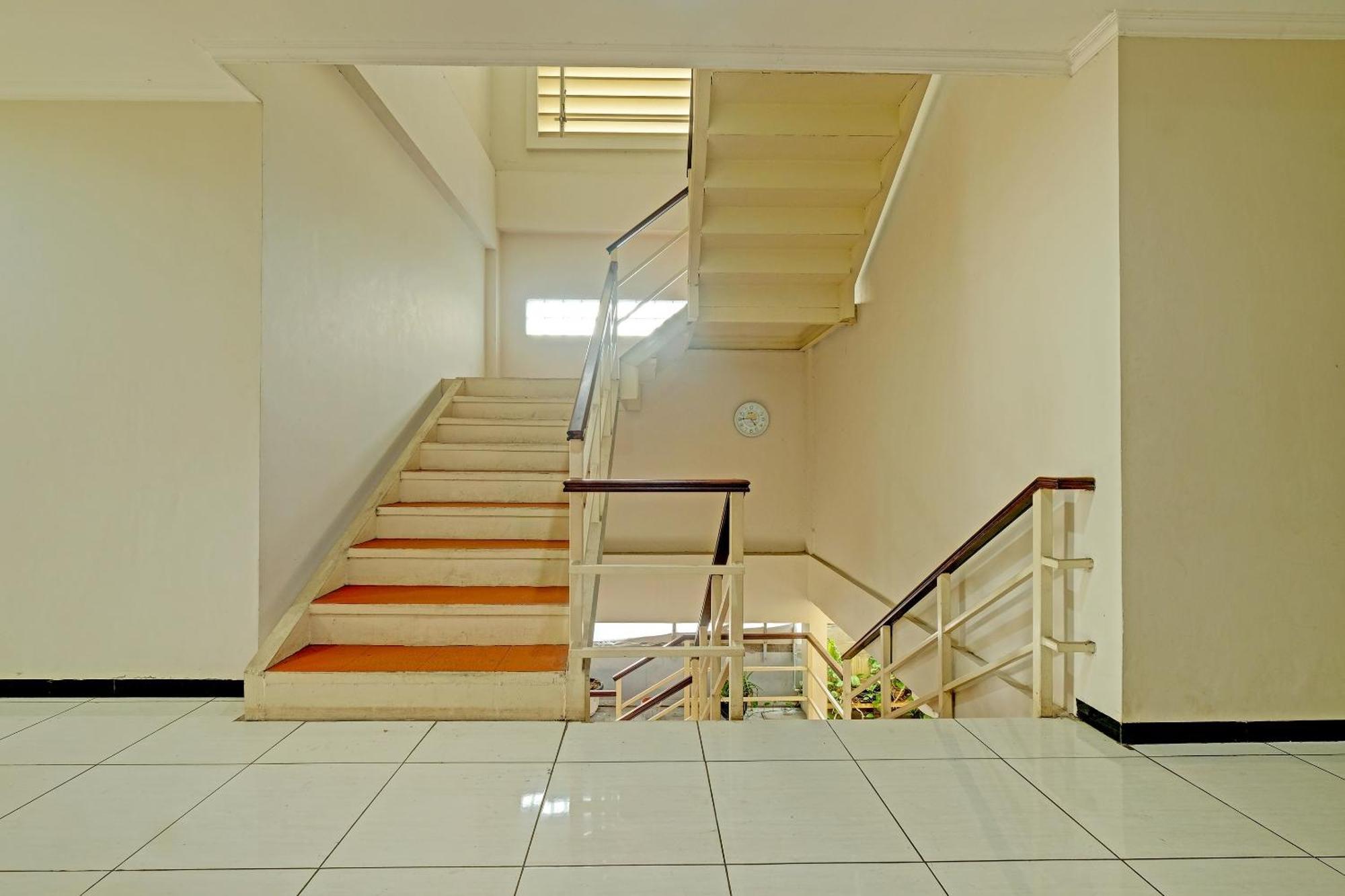 Sky Guesthouse Семаранг Екстер'єр фото