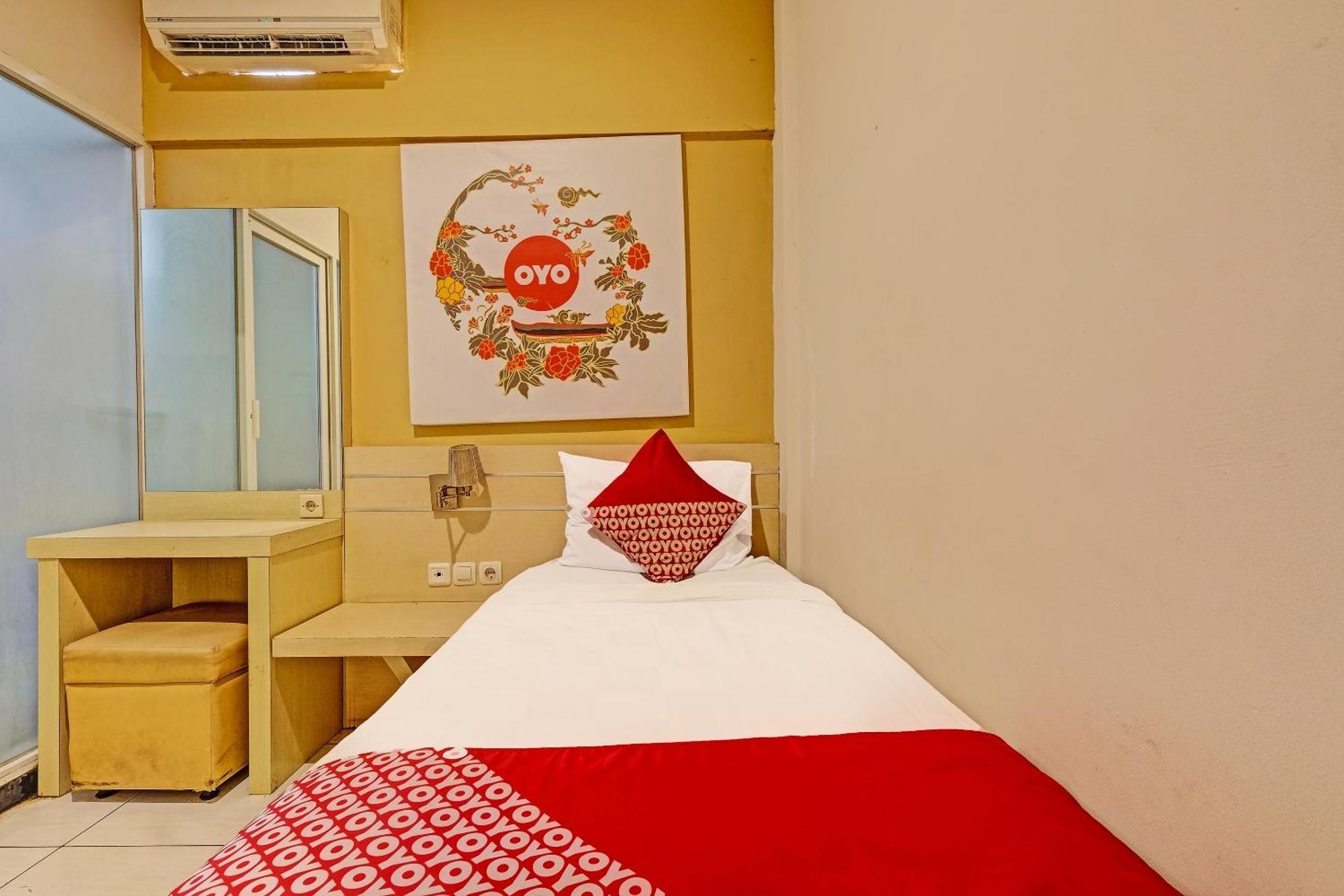 Sky Guesthouse Семаранг Екстер'єр фото