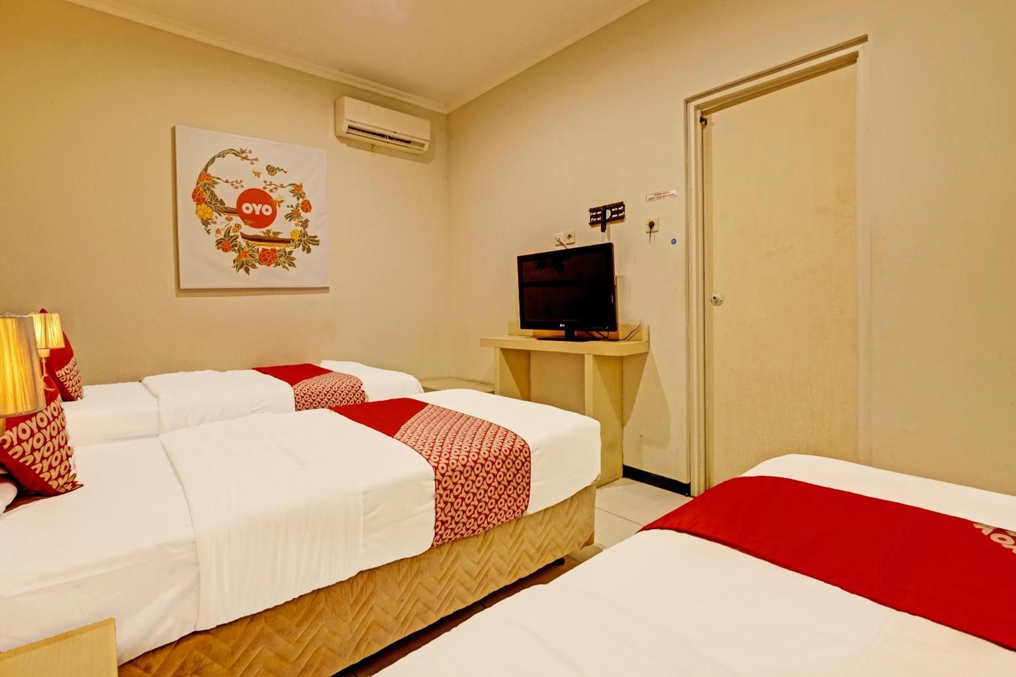 Sky Guesthouse Семаранг Екстер'єр фото