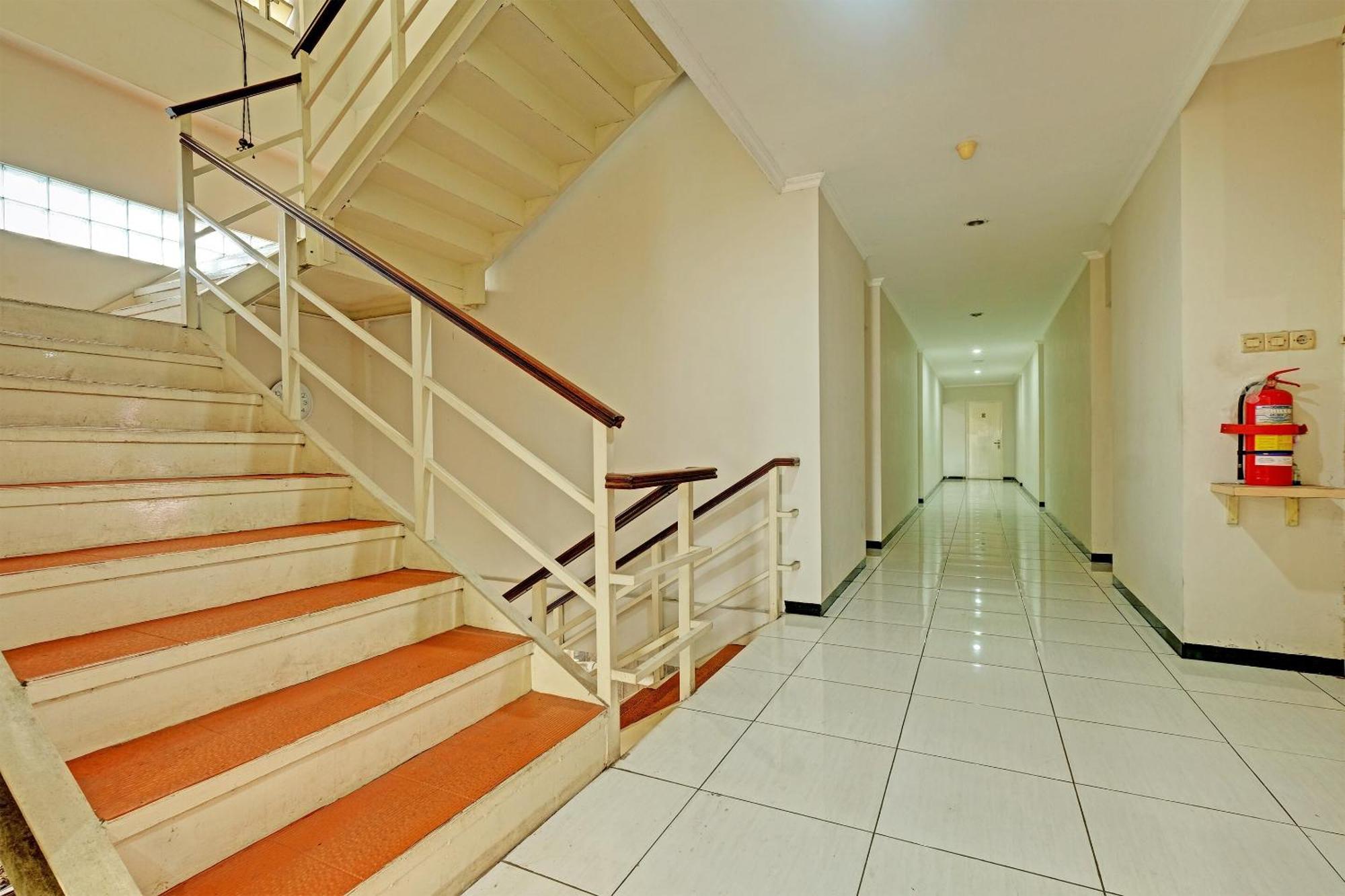 Sky Guesthouse Семаранг Екстер'єр фото